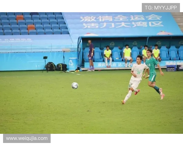 帅哥与足球明星的精彩对决视频展现运动魅力与青春活力 帅哥与足球明星的精彩对决视频展现运动魅力与青春活力